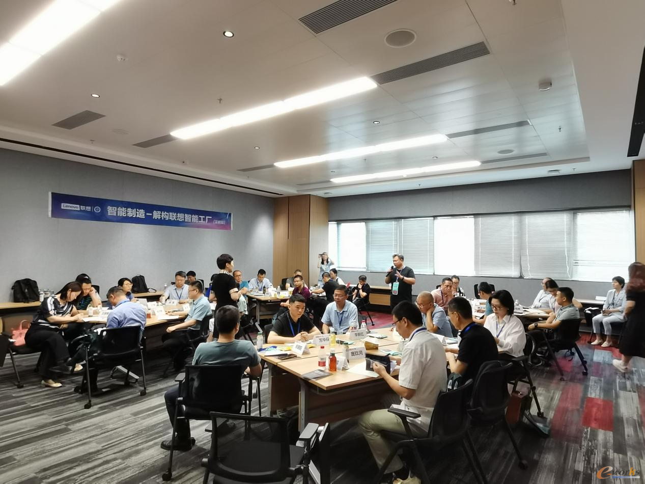 考察团在联想集团南方智能制造基地座谈交流