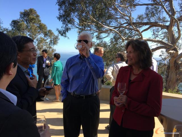 右一右二分别为QAD创始人Pam女士、QAD CEO Karl先生