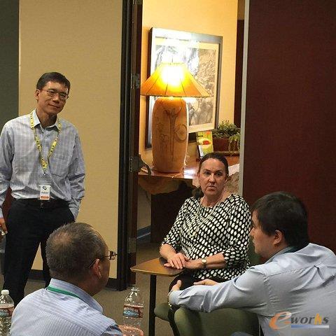 Toni女士非常热情、风趣