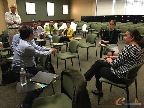 Toni女士非常热情、风趣