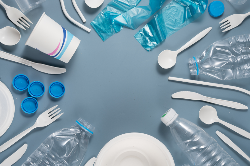 图1 生活中的塑料制品（图源：摄图网）