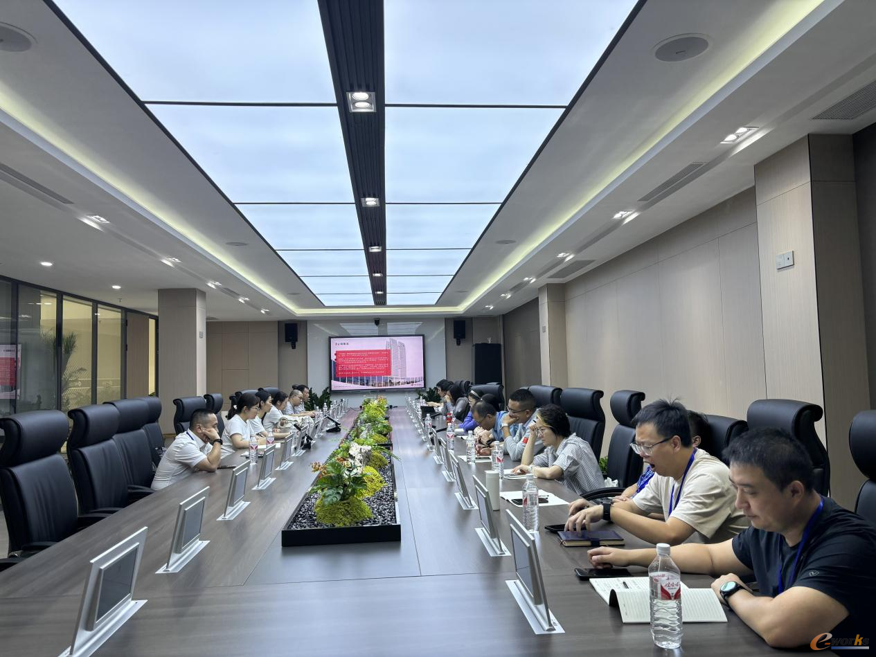 e-works考察团在华工法利莱座谈交流
