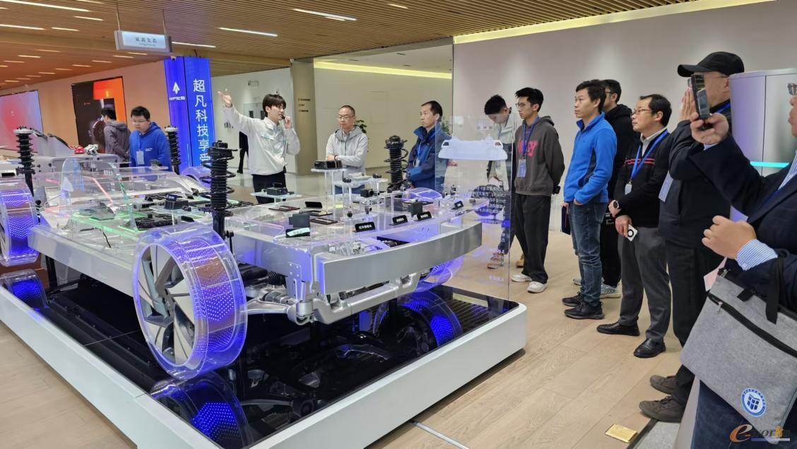 考察团参观广汽埃安科技展厅