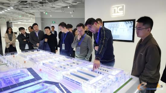 e-works考察团在杰士德集团展厅参观