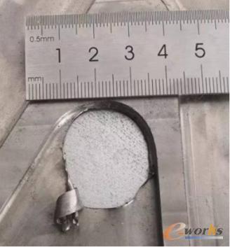 被切穿的腹板