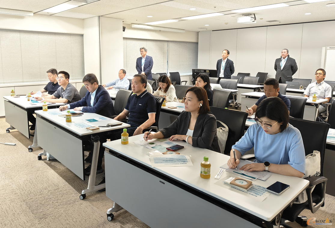 e-works考察团在毕恩吉公司总部交流