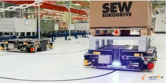 SEW工厂广泛使用自主研制的非接触式充电式AGV