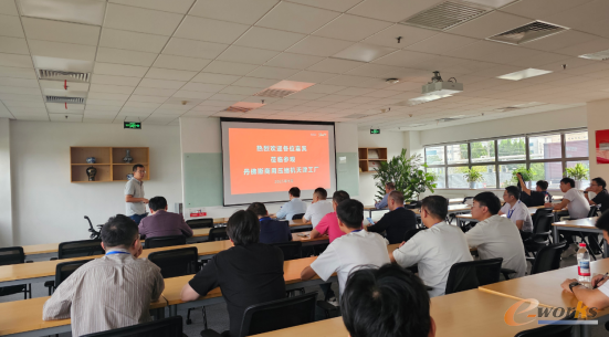 e-works考察团与丹佛斯专家交流互动