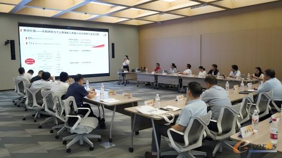 考察团与东风康明斯专家座谈交流