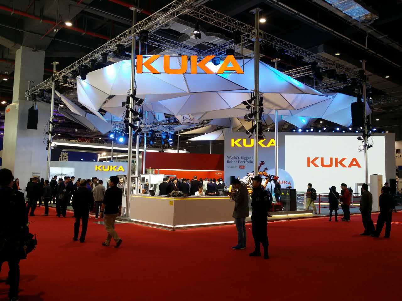 KUKA机器人展台