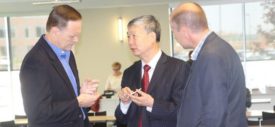 ANSYS CEO Jim Cashman与李培根院士交流ANSYS最新的技术趋势 