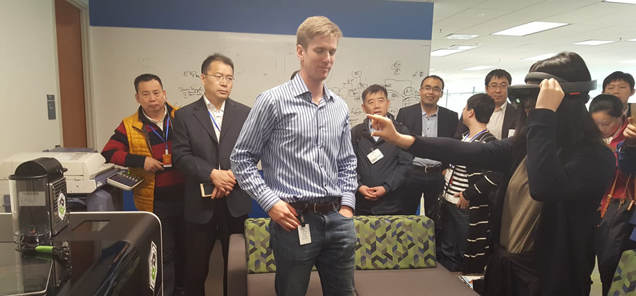 考察团成员进行现场体验2
