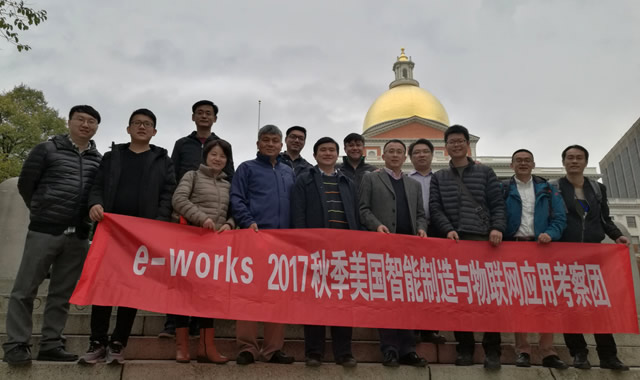 考察团在马萨诸塞州州政府前合影