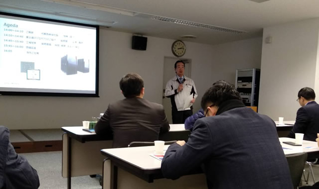 加藤真一社长向考察团介绍富士通石川工厂