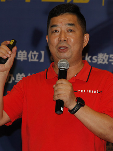 特步(中国)有限公司CIO 唐坤军