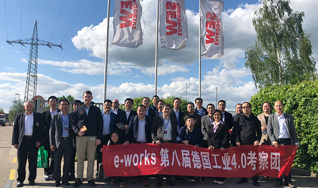 考察团成员在SEW EURODRIVE合影
